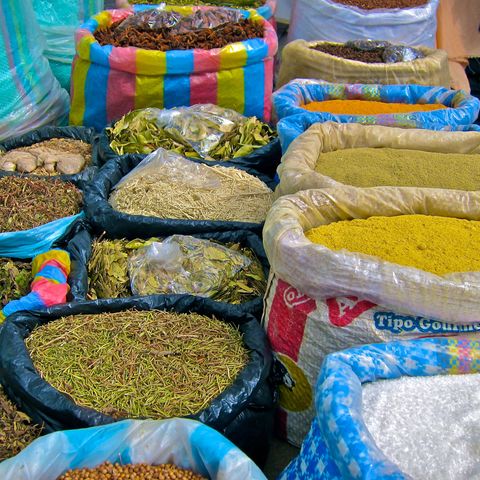 Gewürzmarkt in Otavalo, Ecuador